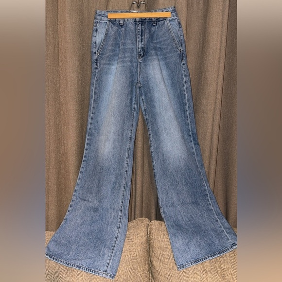 (EUC) TWELVE by on twelfth women’s cotton wide leg jeans 27X33 (lrg) light wash - Picture 1 of 9